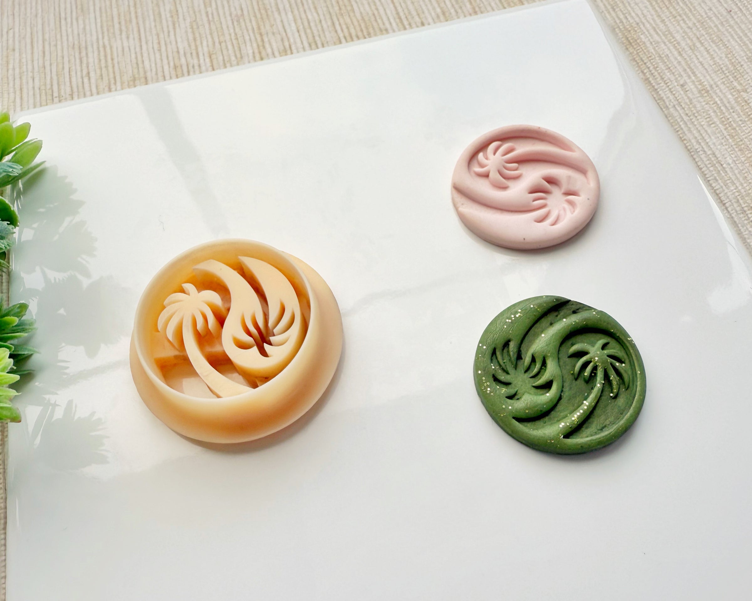 Yin Yang Palm Tree Polymer Clay Cutter – Tropical Balance Design for Earrings