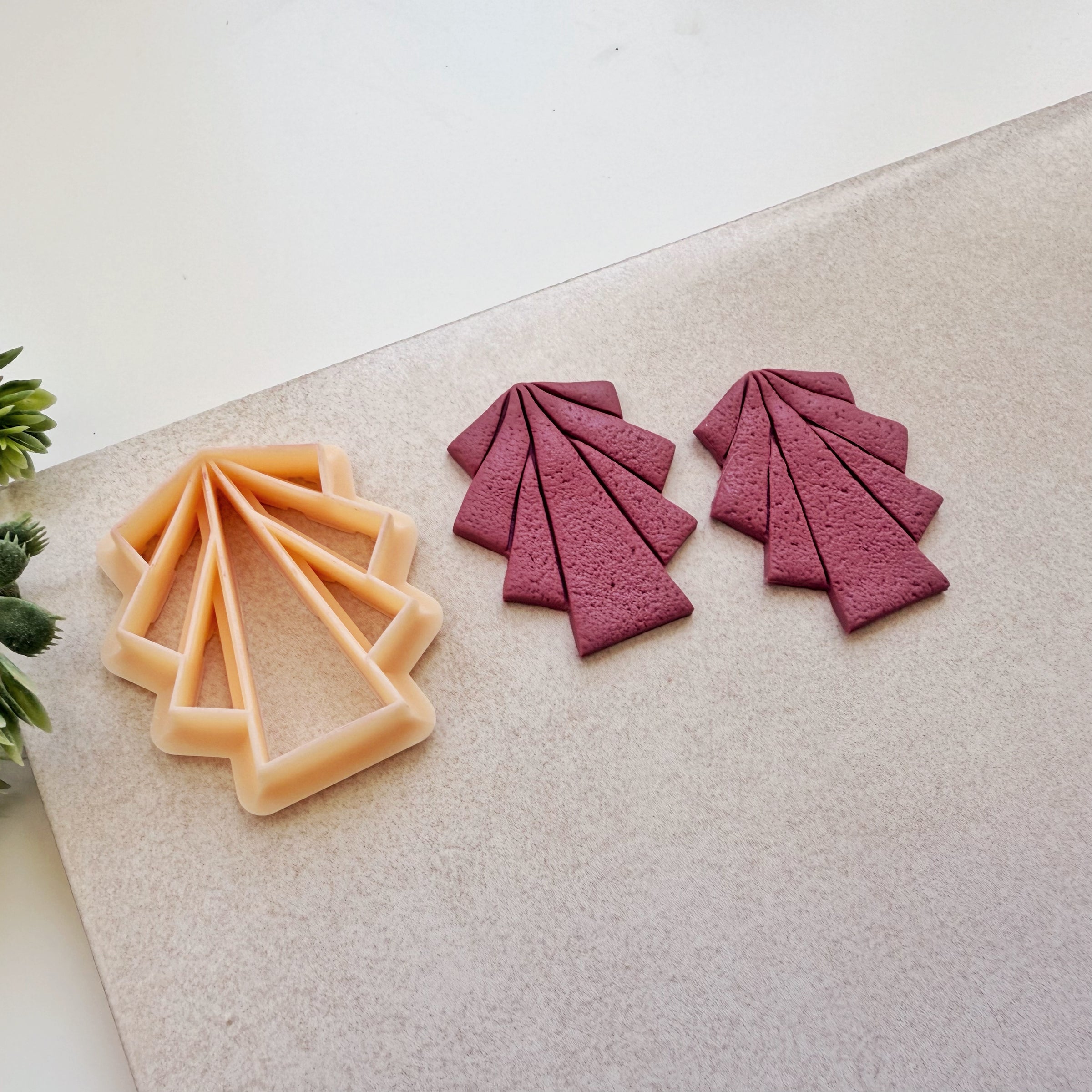 Deco Fan Clay Cutter – Everyday Dangles