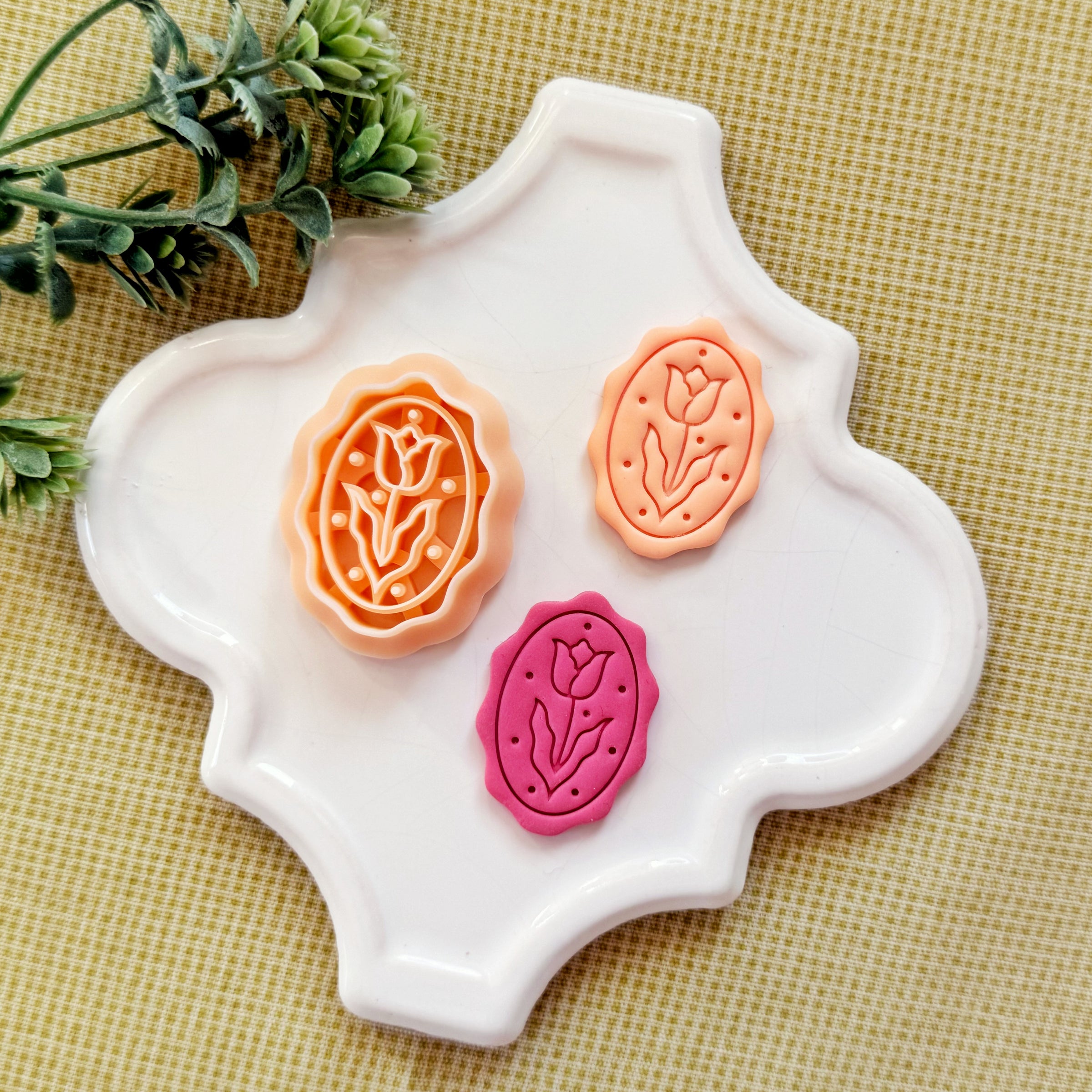 Scalloped Tulip Frame Polymer Clay Cutter