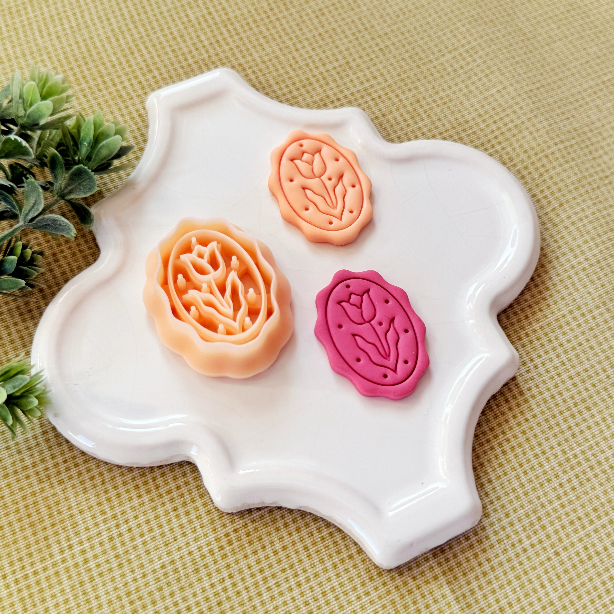 Scalloped Tulip Frame Polymer Clay Cutter