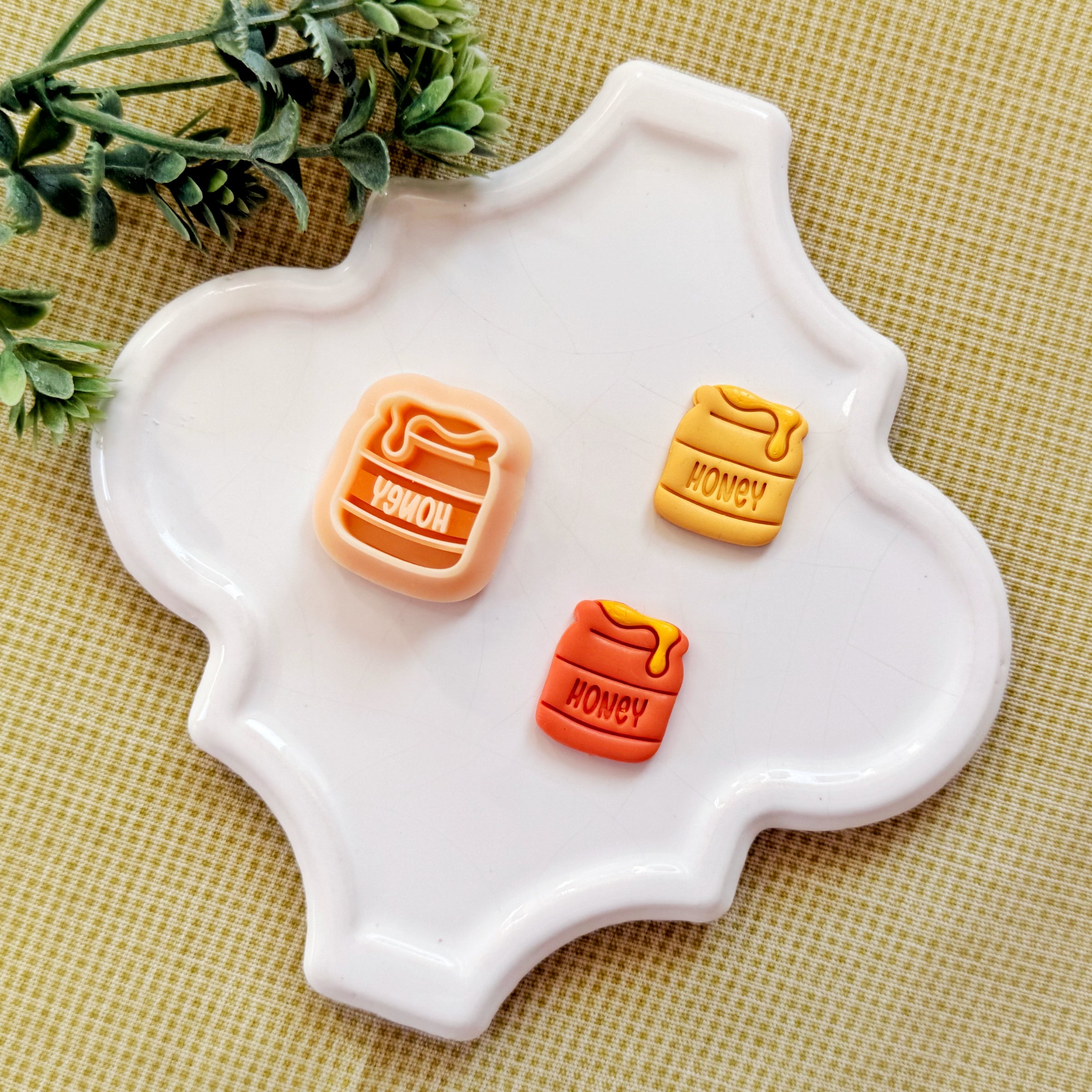 Honey Pot Debossing Polymer Clay Cutter (Honey Jar)