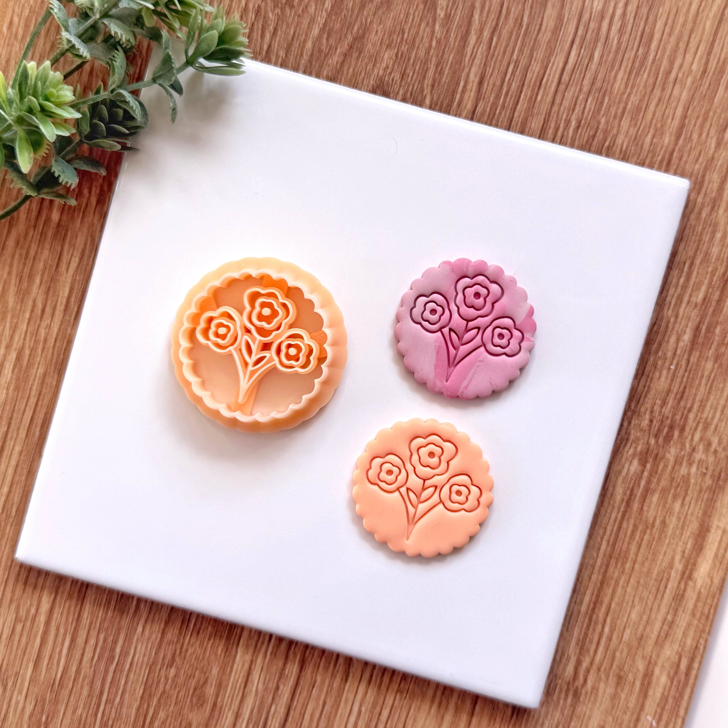 Scalloped Bouquet Medallion Clay Cutter