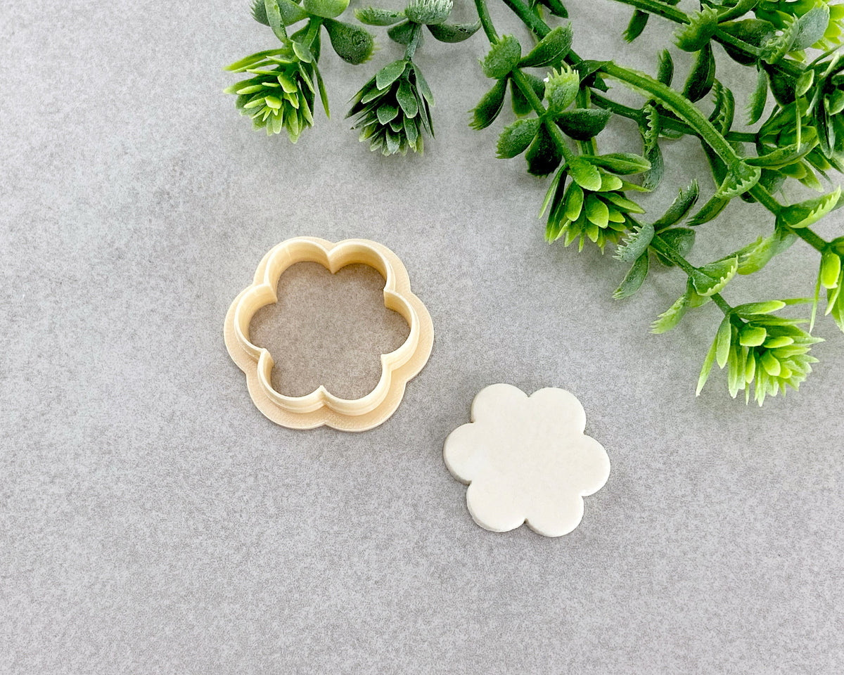 6 Petal Daisy Flower Outline Clay Cutter - BabylonCutters